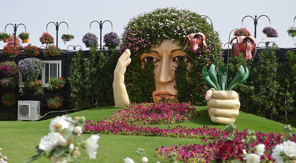Day 03 - Miracle Garden & Desert Safari